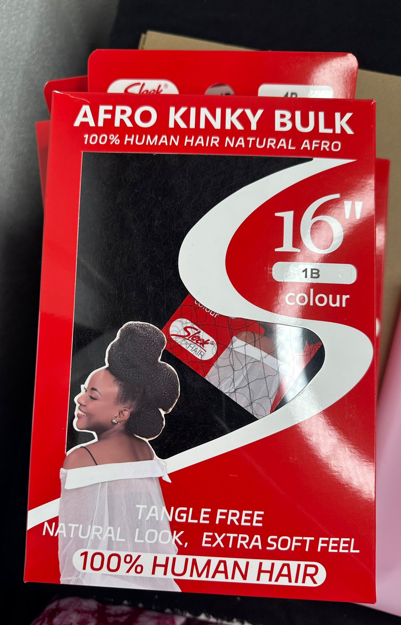 Produits cosmétiques ou mèches en plus.