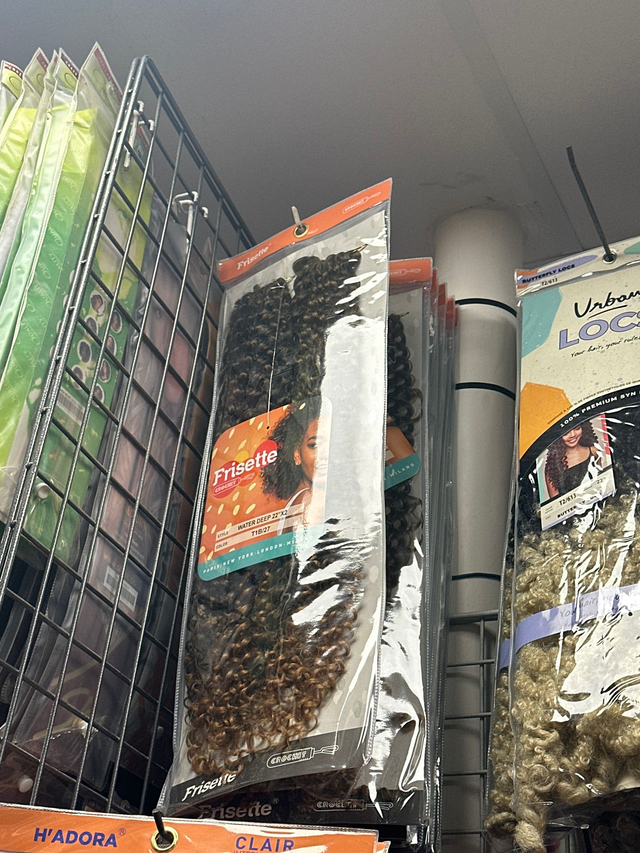 Produits cosmétiques ou mèches en plus.