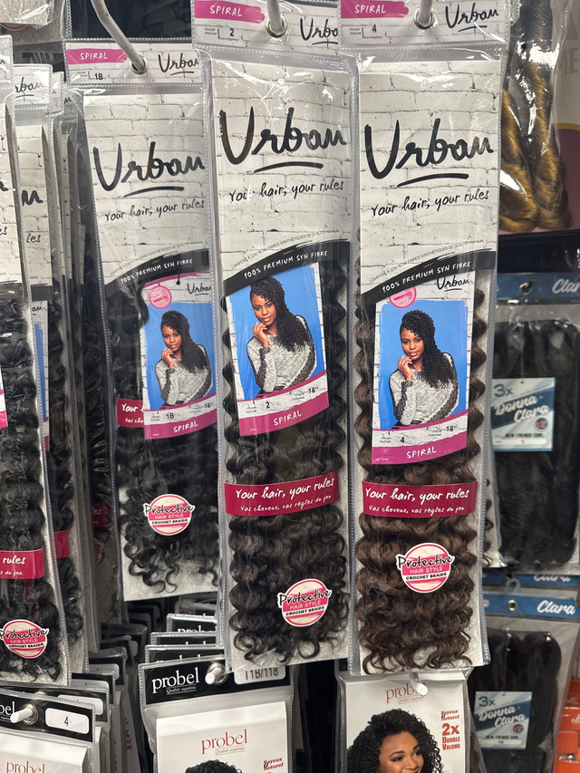 Produits cosmétiques ou mèches en plus.